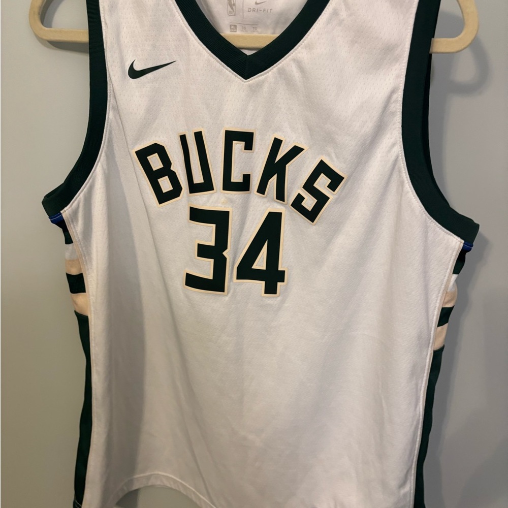 Giannis Bucks White Jersey Youth xl